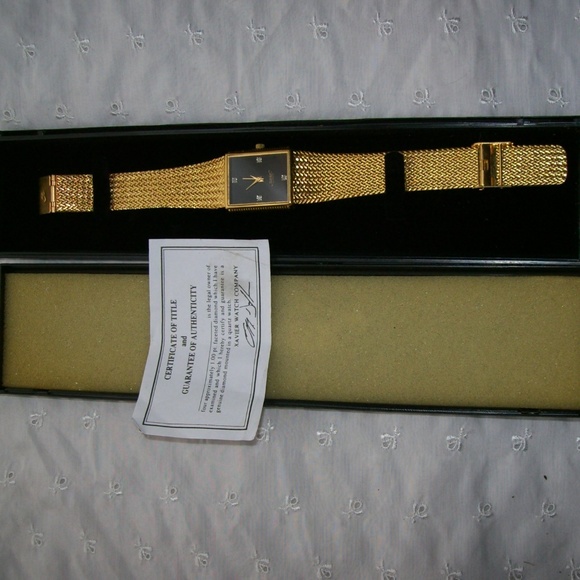 Vintage Xavier Women's Wrist Watch faux gold metal - Picture 2 of 2